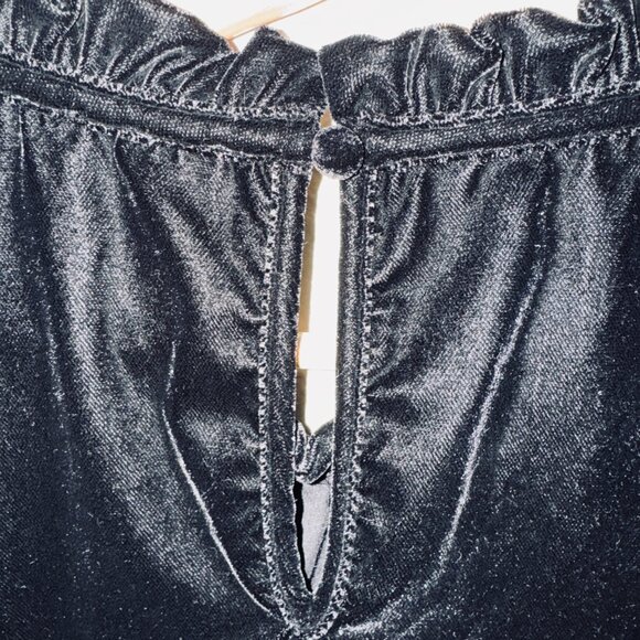 Gap Size XS Velveteen Top Ruffle Neckline Sleeve cuffs Keyhole Back Whimsigoth - Picture 6 of 16